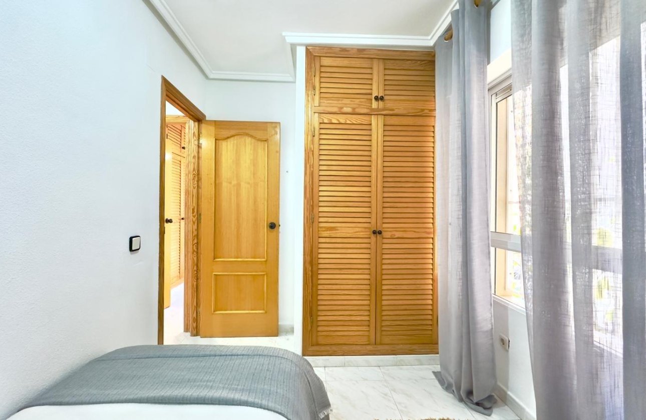 Herverkoop - Appartement -
Torrevieja - Playa del Cura