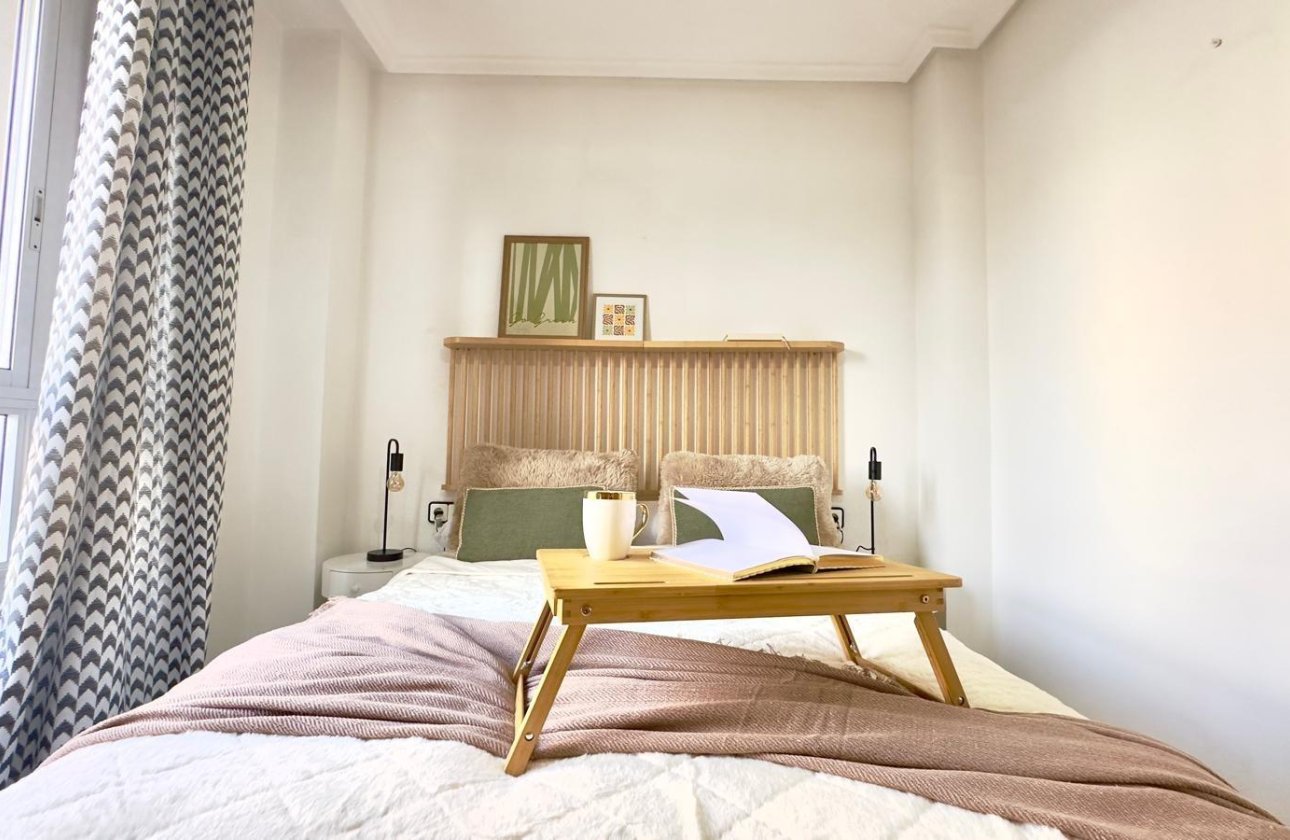 Herverkoop - Appartement -
Torrevieja - Playa del Cura