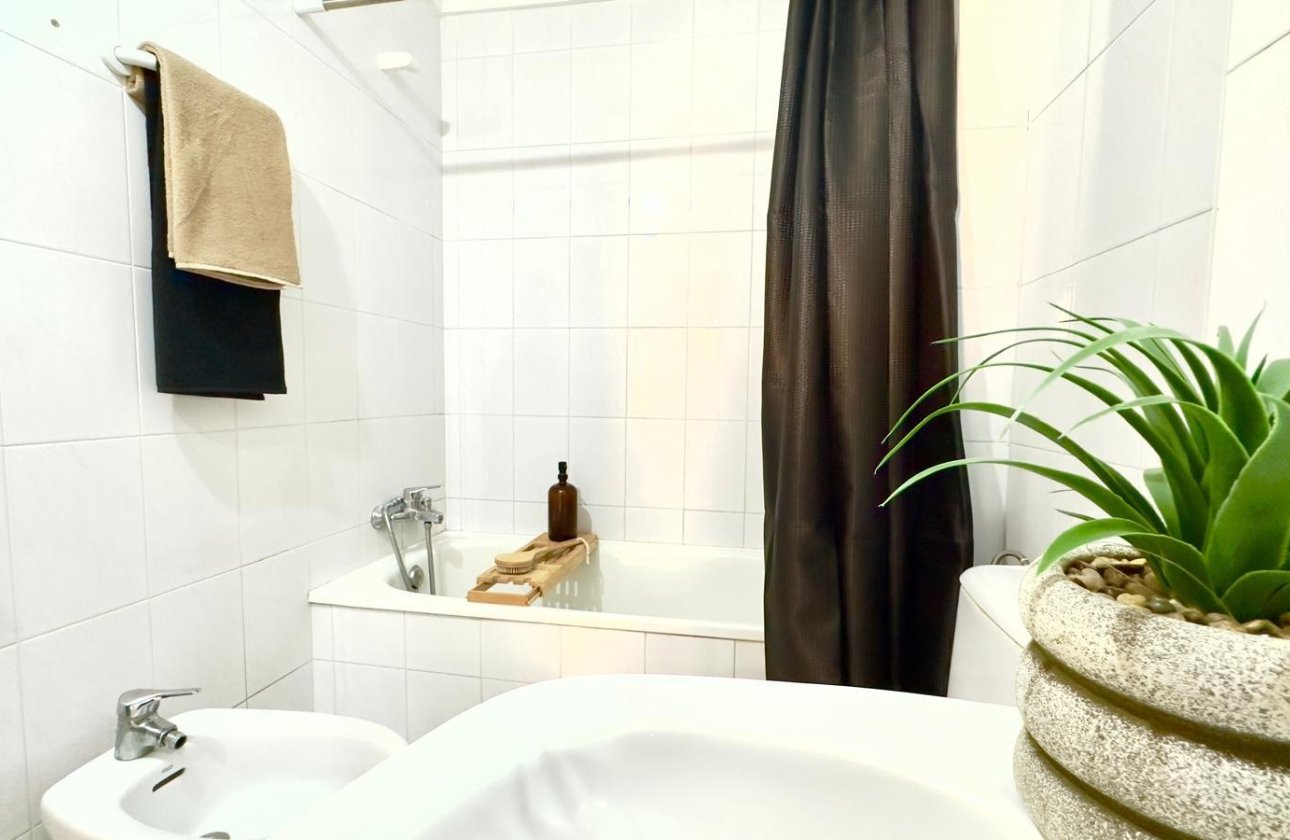 Herverkoop - Appartement -
Torrevieja - Playa del Cura