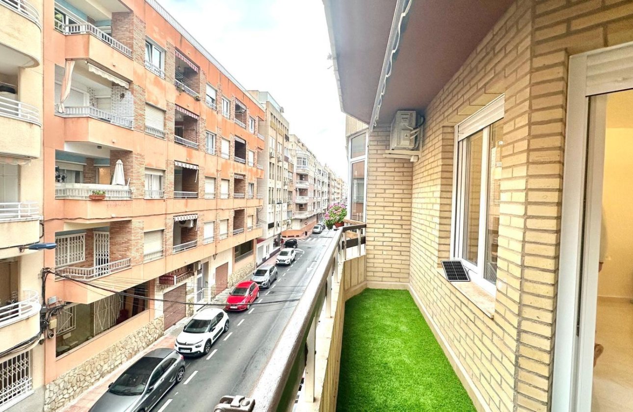 Herverkoop - Appartement -
Torrevieja - Playa del Cura