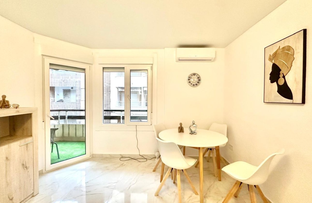 Herverkoop - Appartement -
Torrevieja - Playa del Cura