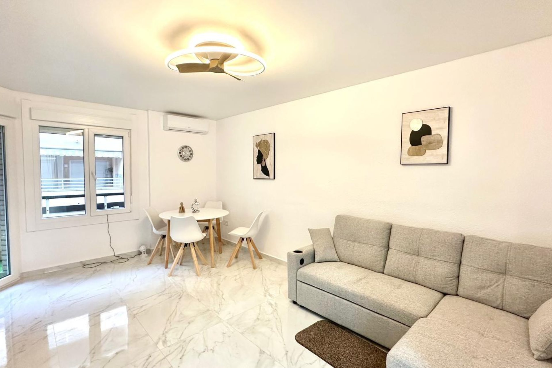 Herverkoop - Appartement -
Torrevieja - Playa del Cura