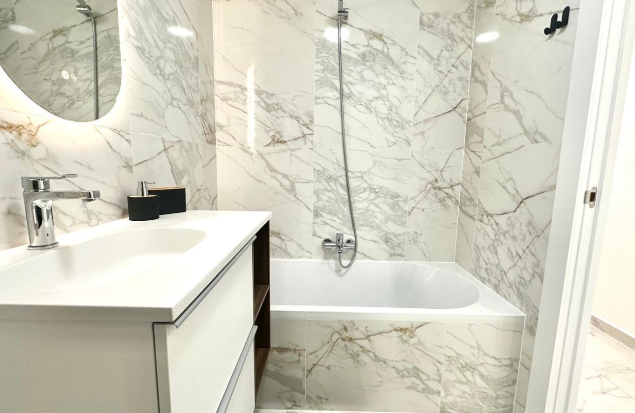 Herverkoop - Appartement -
Torrevieja - Playa del Cura