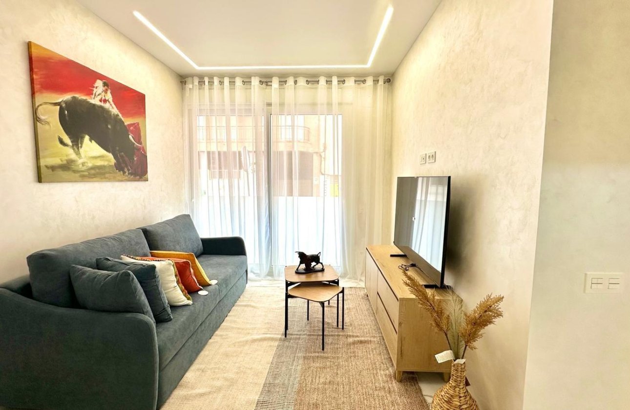 Herverkoop - Appartement -
Torrevieja - Playa del Cura