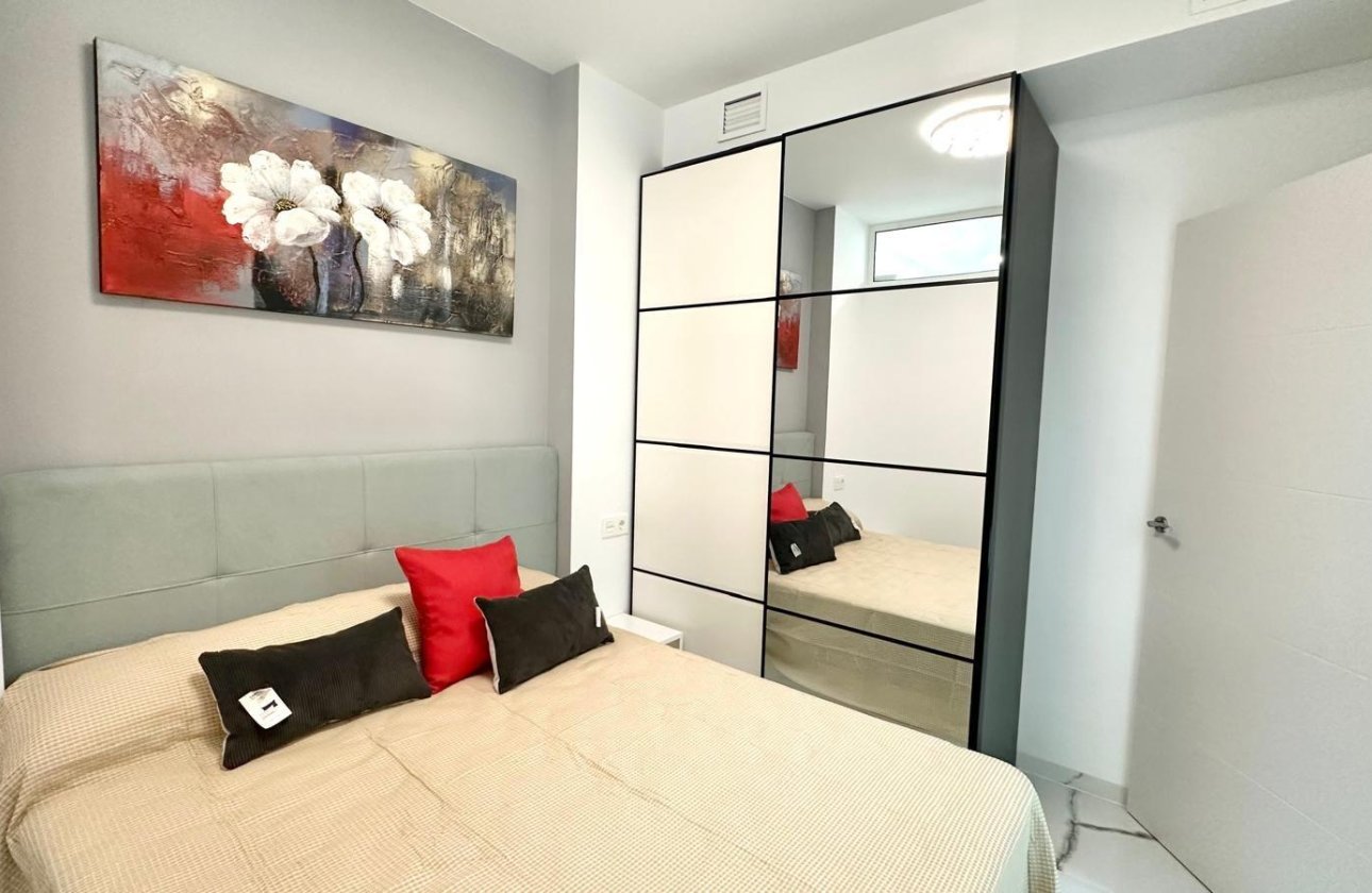 Herverkoop - Appartement -
Torrevieja - Playa del Cura