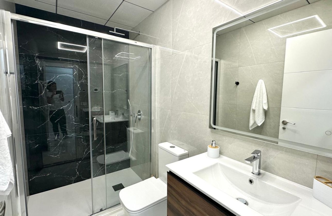 Herverkoop - Appartement -
Torrevieja - Playa del Cura