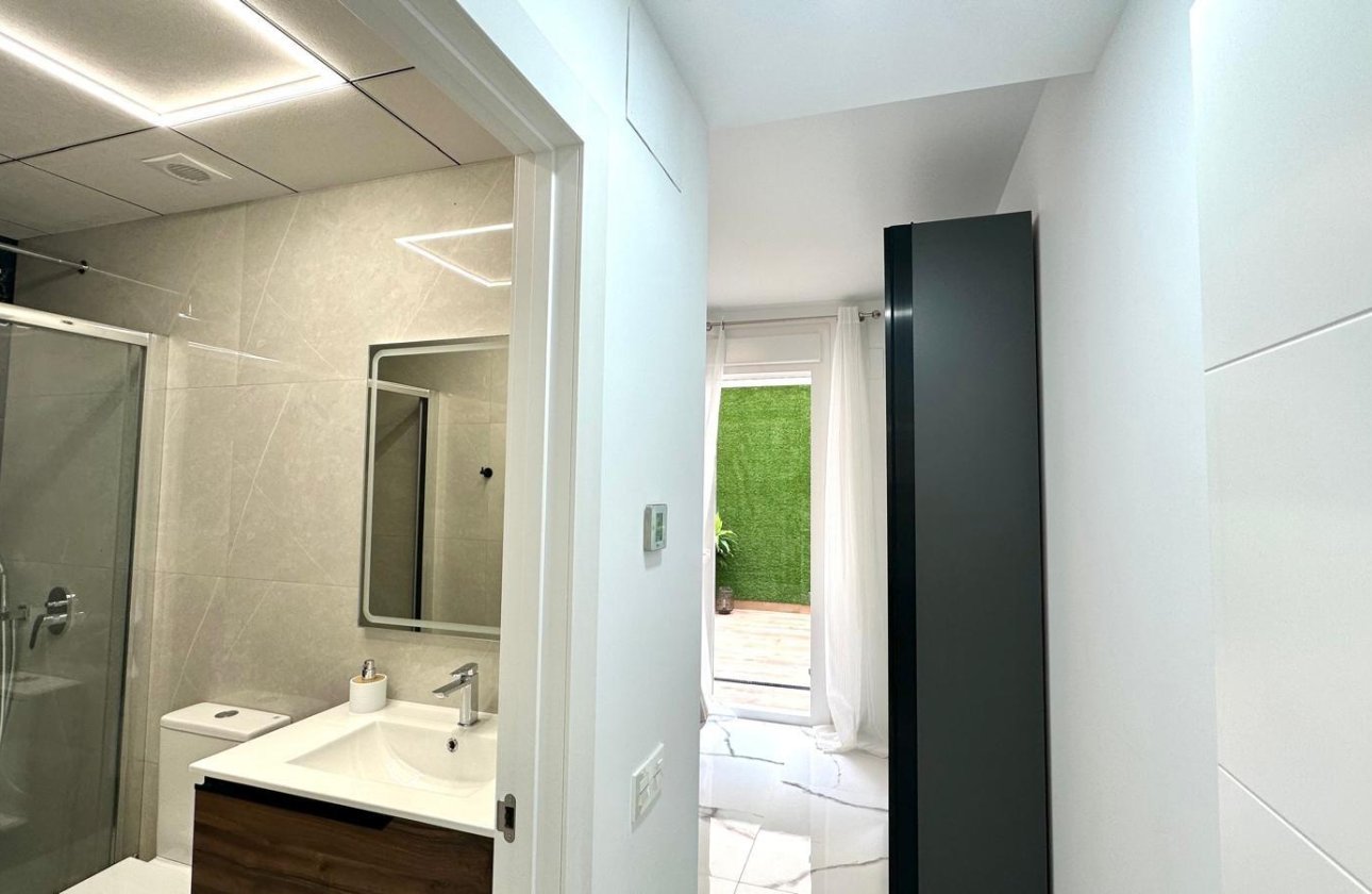 Herverkoop - Appartement -
Torrevieja - Playa del Cura