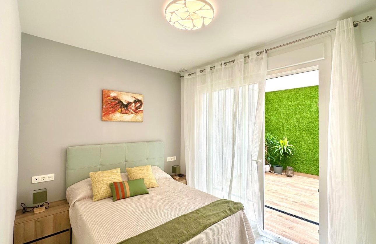 Herverkoop - Appartement -
Torrevieja - Playa del Cura