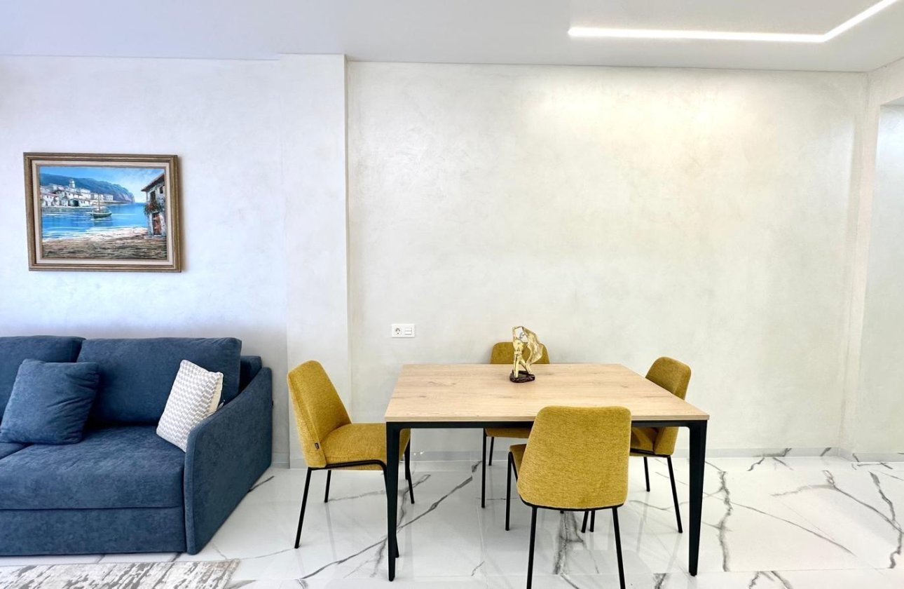 Herverkoop - Appartement -
Torrevieja - Playa del Cura