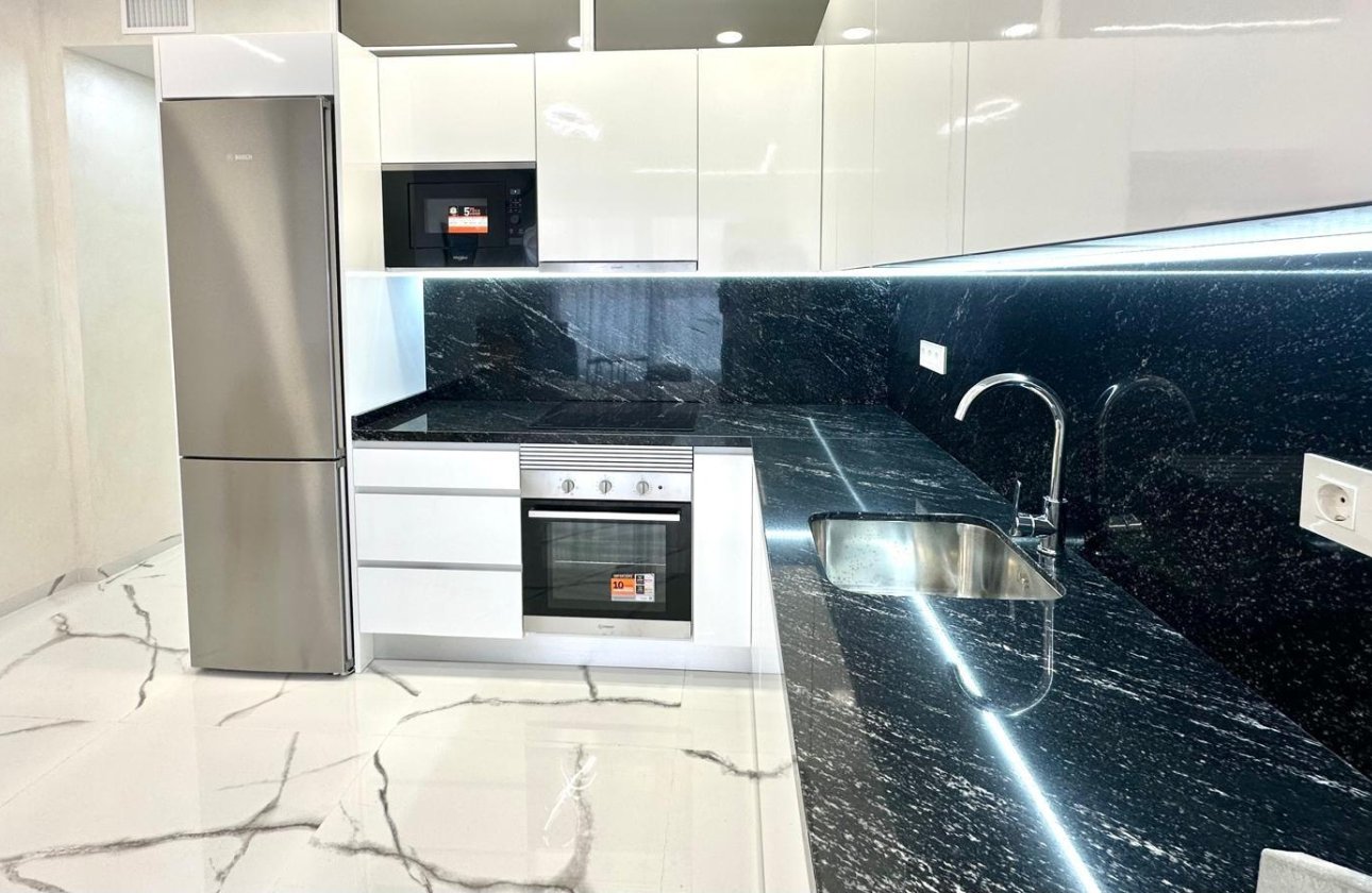 Herverkoop - Appartement -
Torrevieja - Playa del Cura