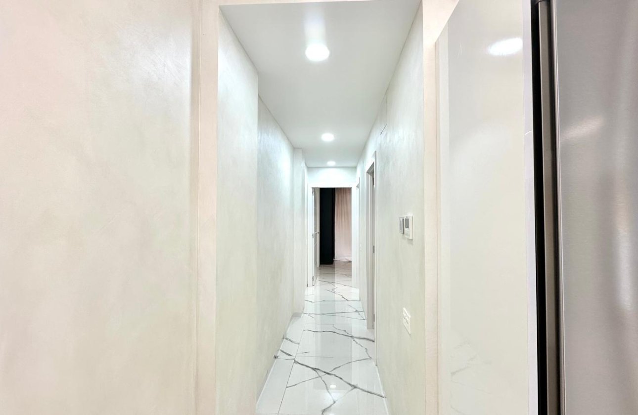 Herverkoop - Appartement -
Torrevieja - Playa del Cura