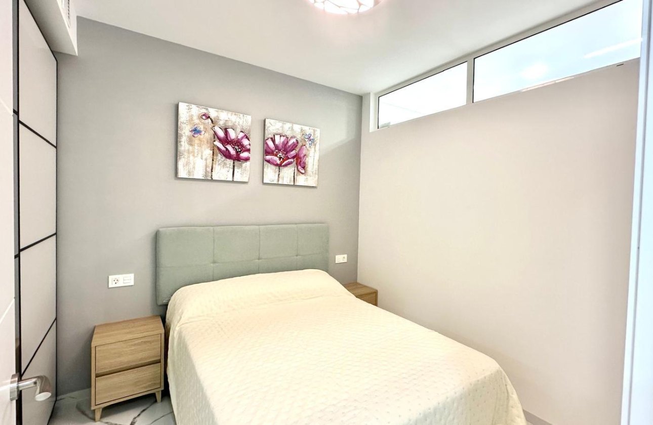 Herverkoop - Appartement -
Torrevieja - Playa del Cura