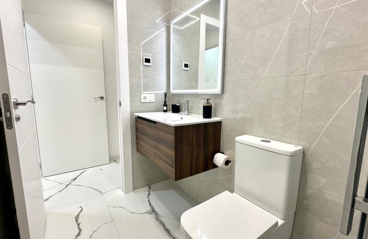 Herverkoop - Appartement -
Torrevieja - Playa del Cura