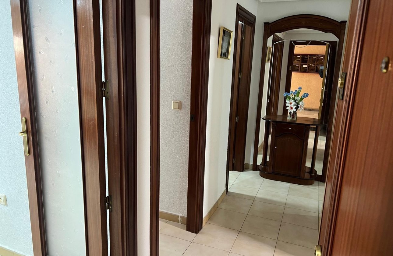 Herverkoop - Appartement -
Torrevieja - Playa del Cura