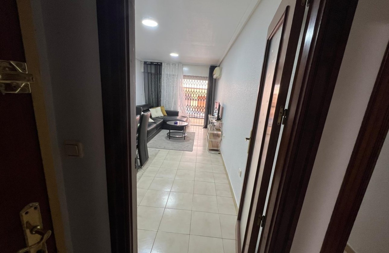 Herverkoop - Appartement -
Torrevieja - Playa del Cura