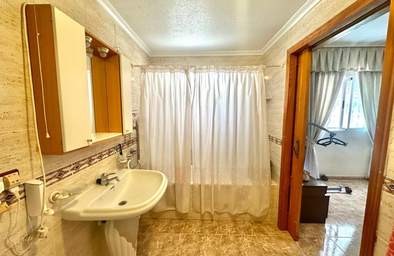 Herverkoop - Appartement -
Torrevieja - Playa del Cura