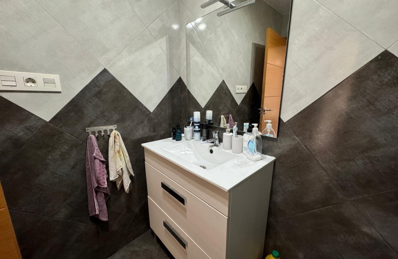 Herverkoop - Appartement -
Torrevieja - Playa del Cura