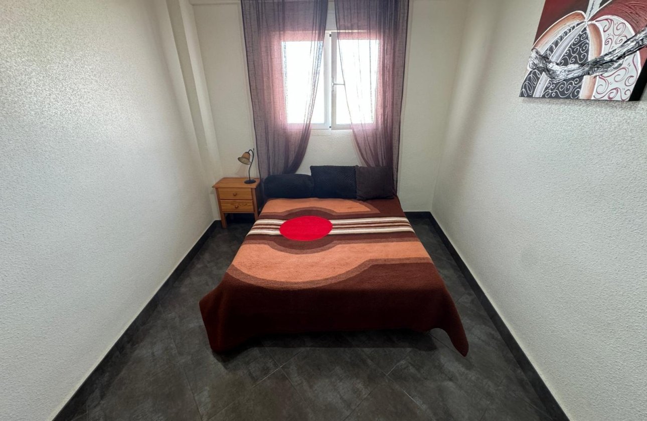 Herverkoop - Appartement -
Torrevieja - Playa del Cura