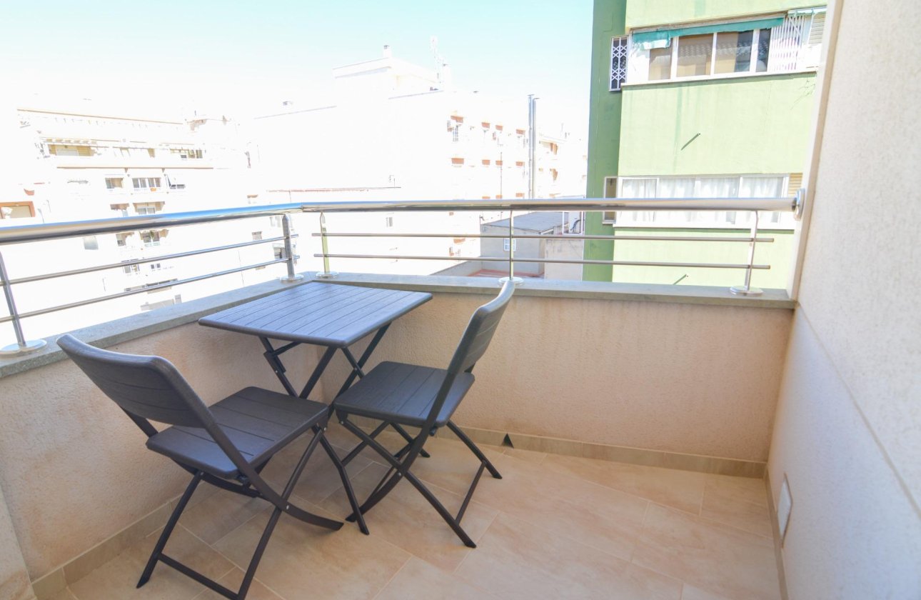 Herverkoop - Appartement -
Torrevieja - Playa del Cura