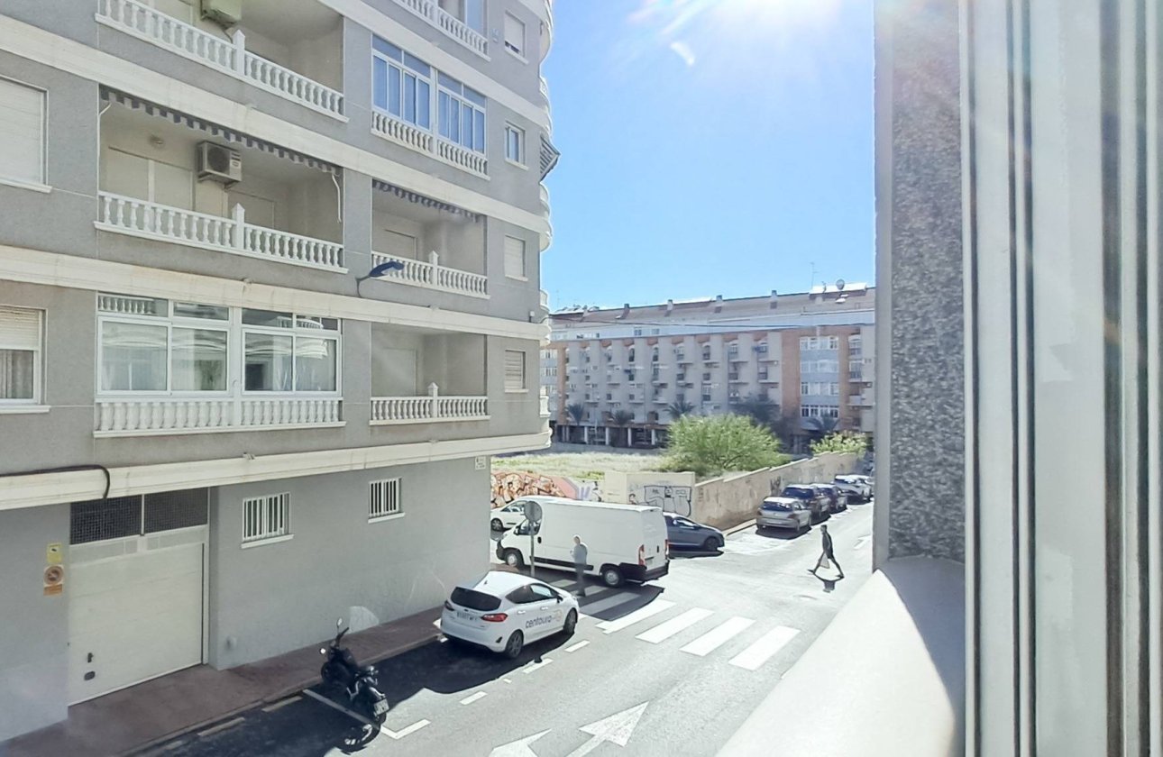 Herverkoop - Appartement -
Torrevieja - Playa del Cura