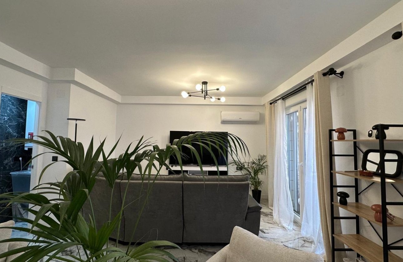 Herverkoop - Appartement -
Torrevieja - Playa del Cura