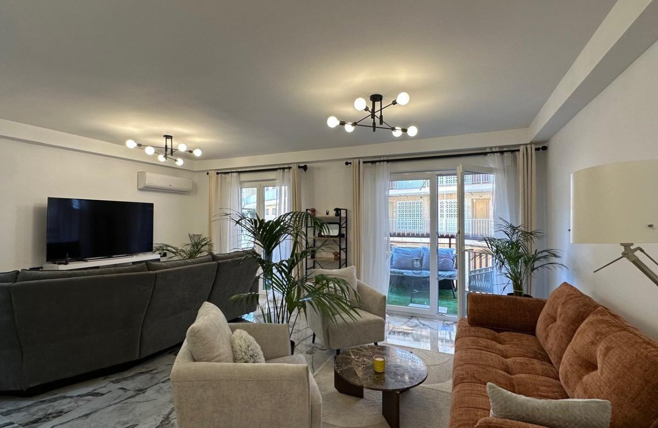 Herverkoop - Appartement -
Torrevieja - Playa del Cura