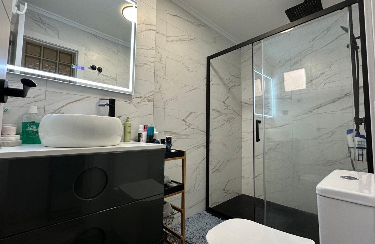 Herverkoop - Appartement -
Torrevieja - Playa del Cura