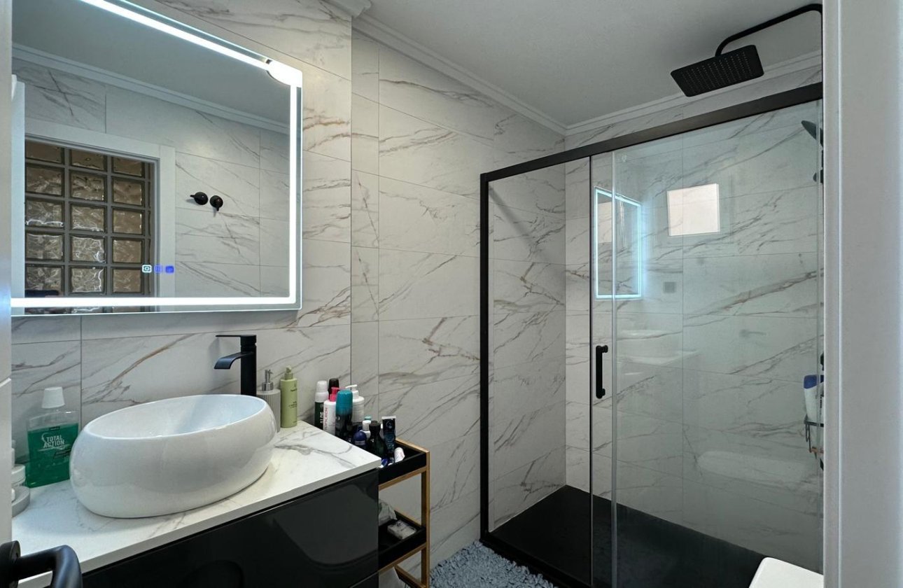 Herverkoop - Appartement -
Torrevieja - Playa del Cura