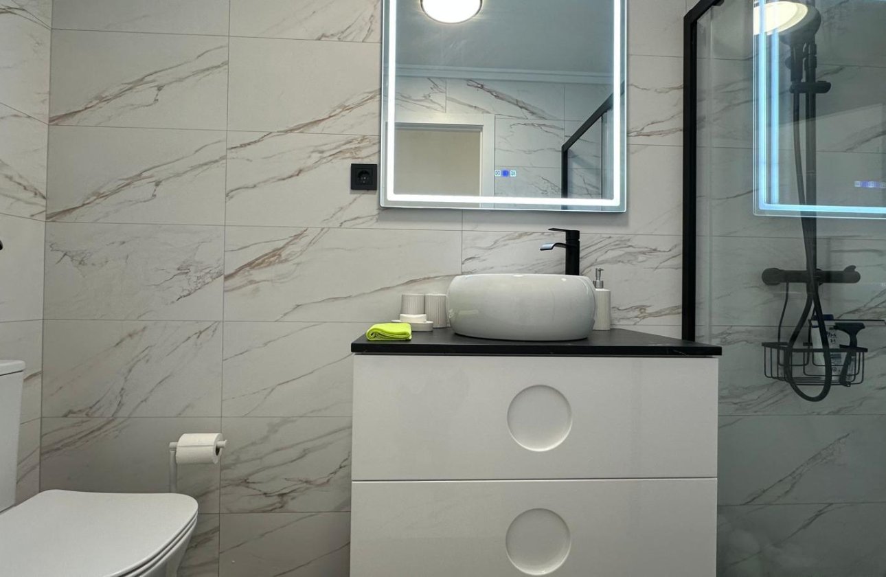 Herverkoop - Appartement -
Torrevieja - Playa del Cura