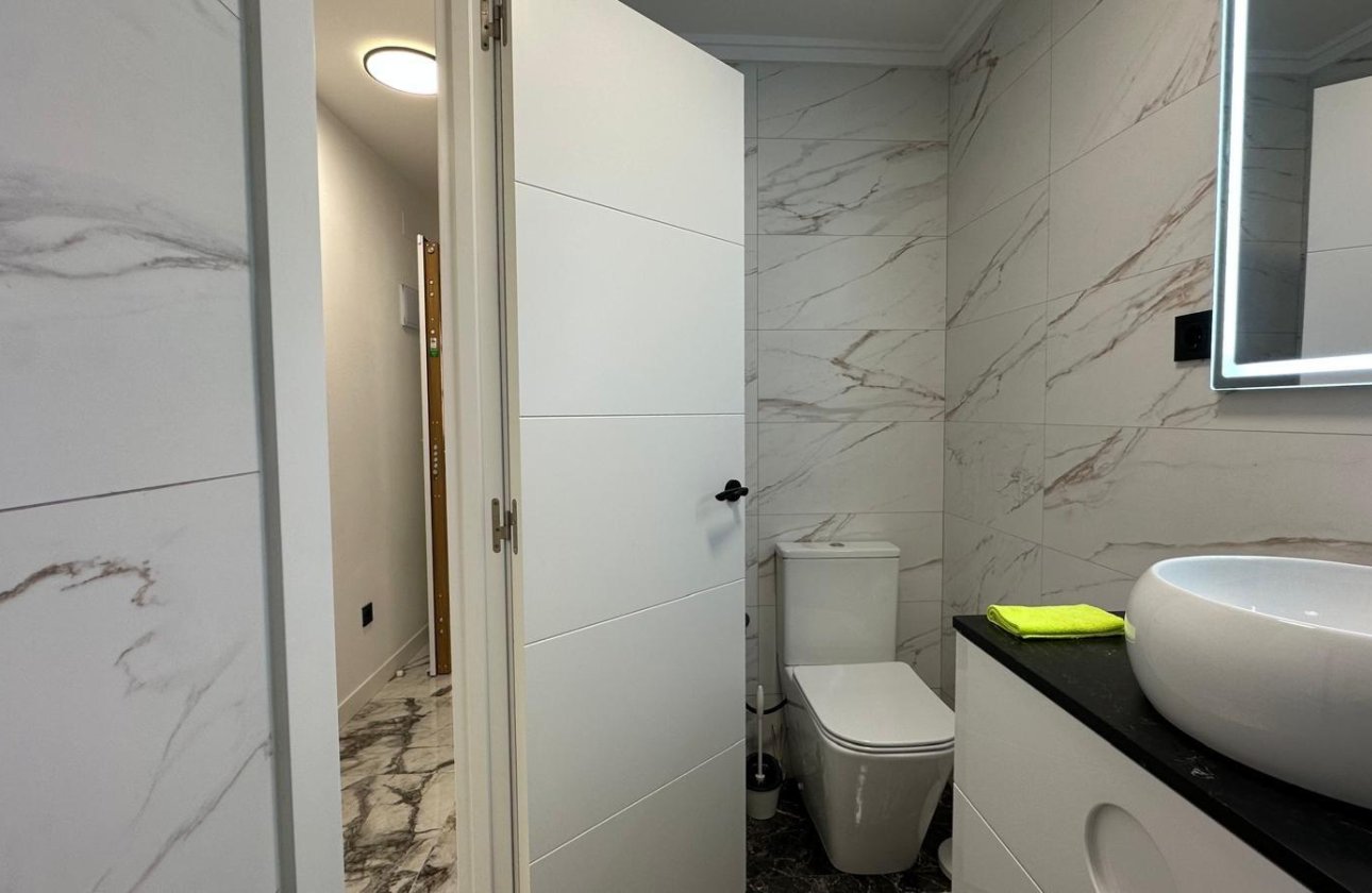 Herverkoop - Appartement -
Torrevieja - Playa del Cura