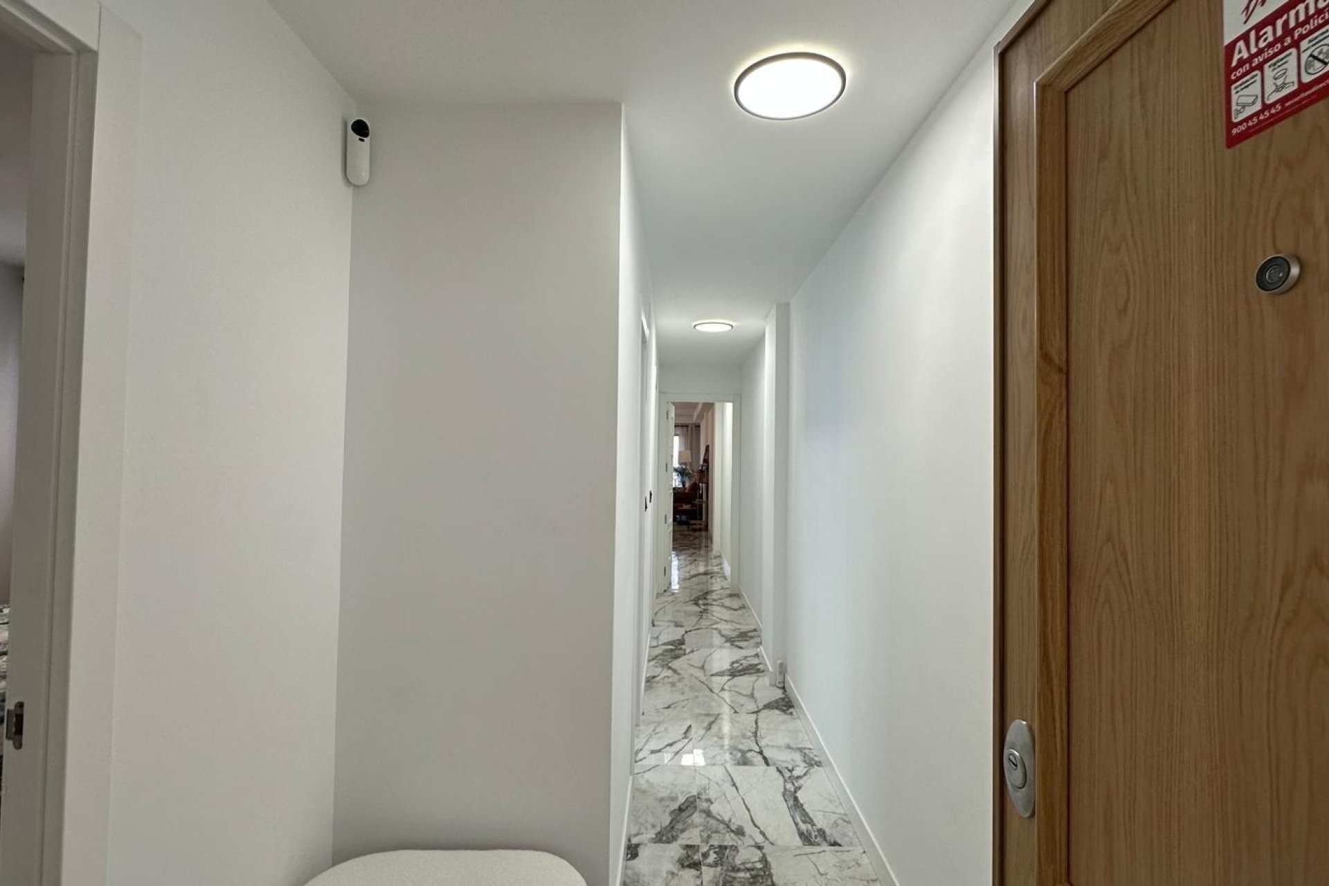 Herverkoop - Appartement -
Torrevieja - Playa del Cura