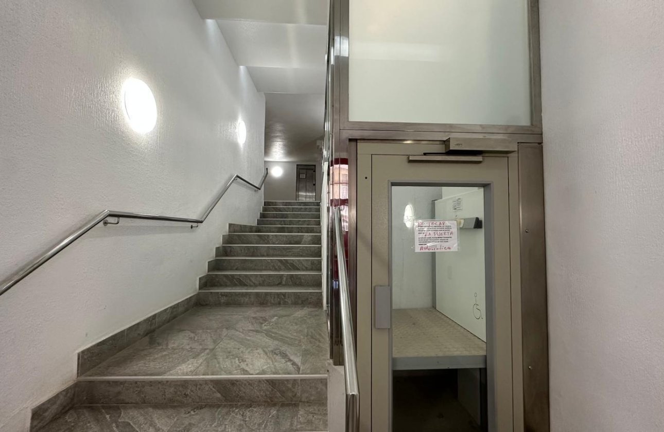 Herverkoop - Appartement -
Torrevieja - Playa del Cura