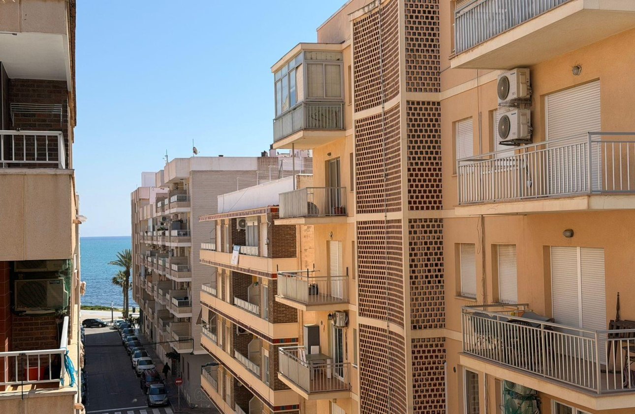 Herverkoop - Appartement -
Torrevieja - Playa del Cura