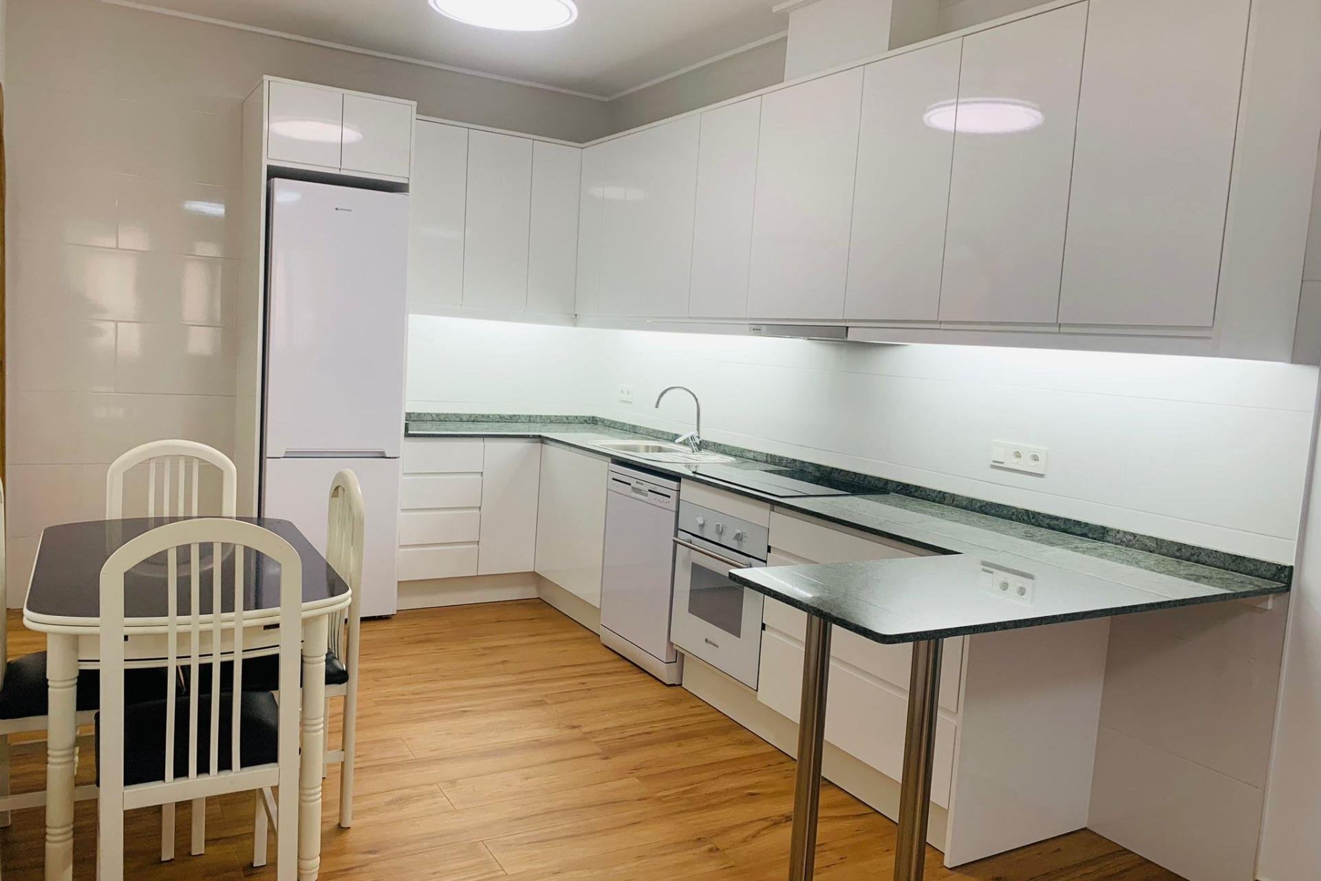 Herverkoop - Appartement -
Torrevieja - Playa del Cura