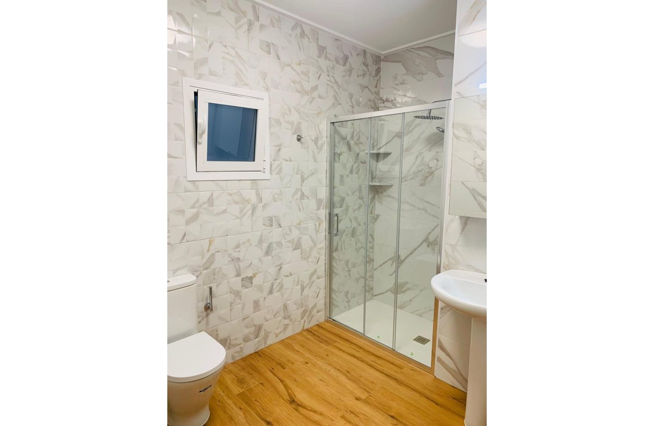 Herverkoop - Appartement -
Torrevieja - Playa del Cura