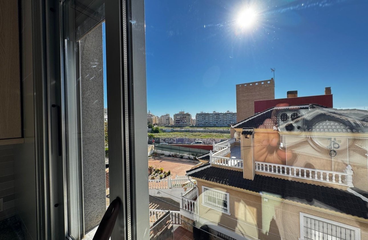 Herverkoop - Appartement -
Torrevieja - Playa del Cura