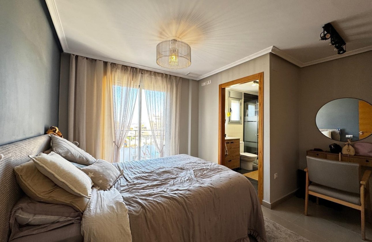 Herverkoop - Appartement -
Torrevieja - Playa del Cura