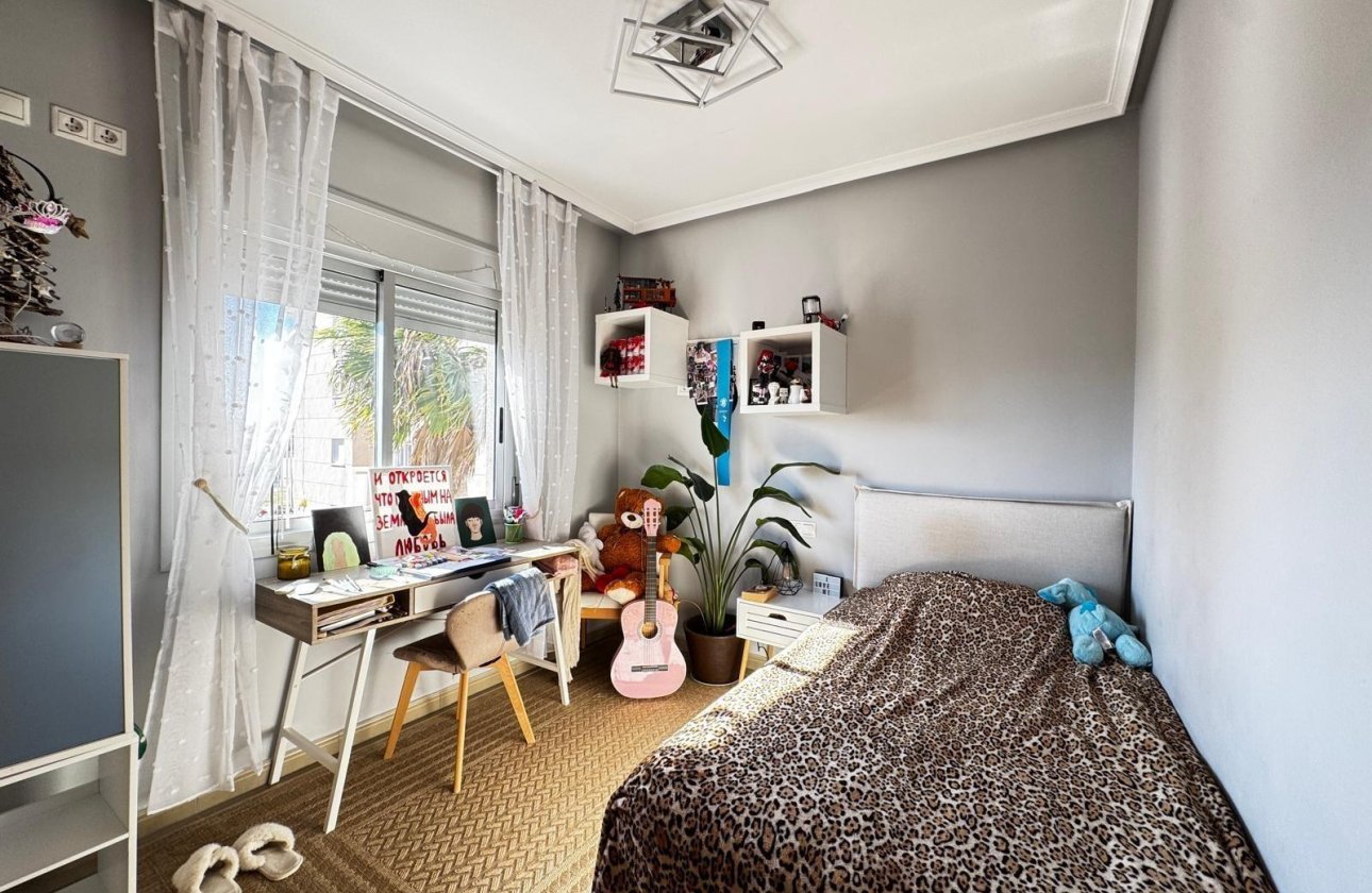 Herverkoop - Appartement -
Torrevieja - Playa del Cura