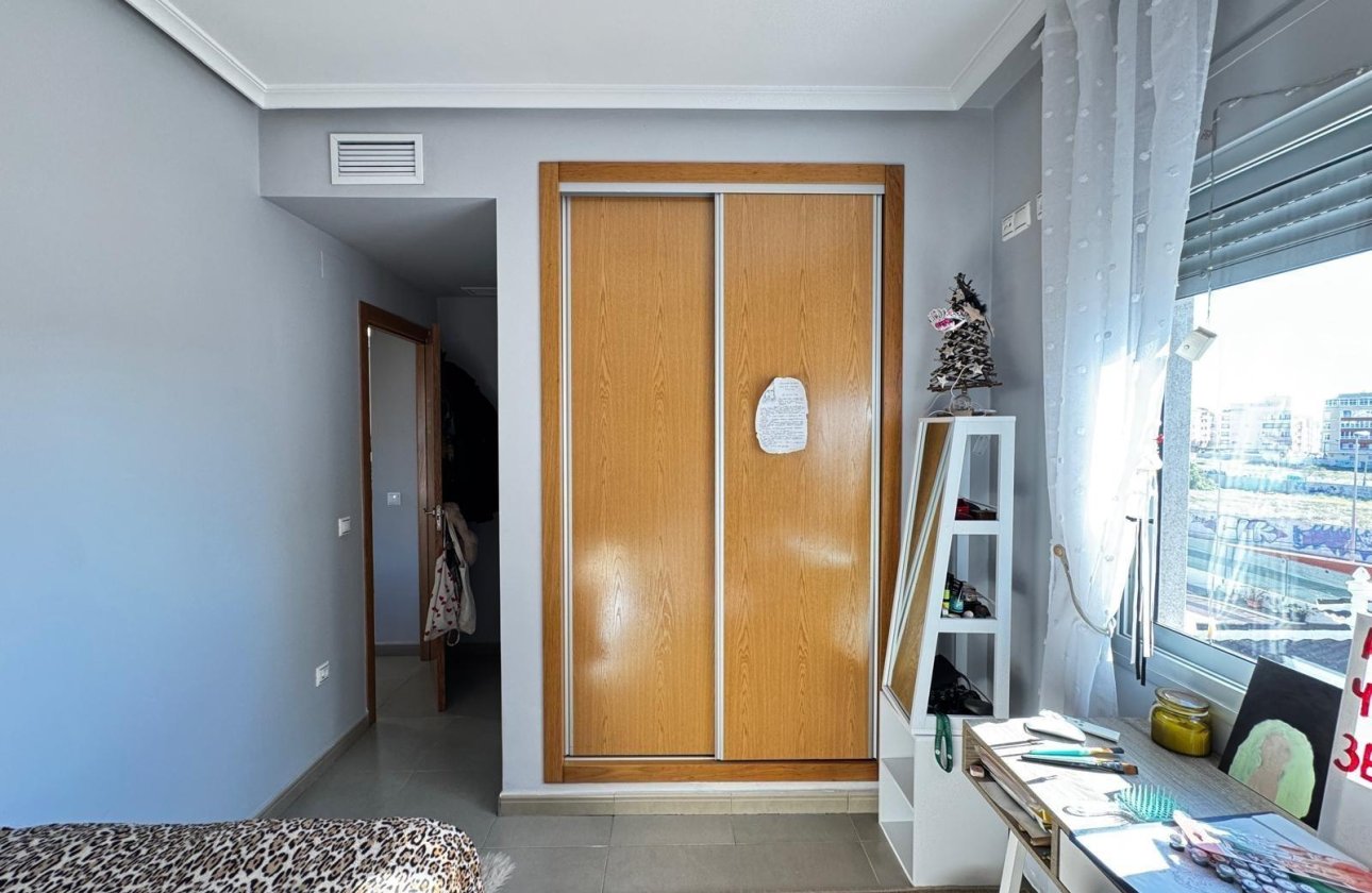 Herverkoop - Appartement -
Torrevieja - Playa del Cura