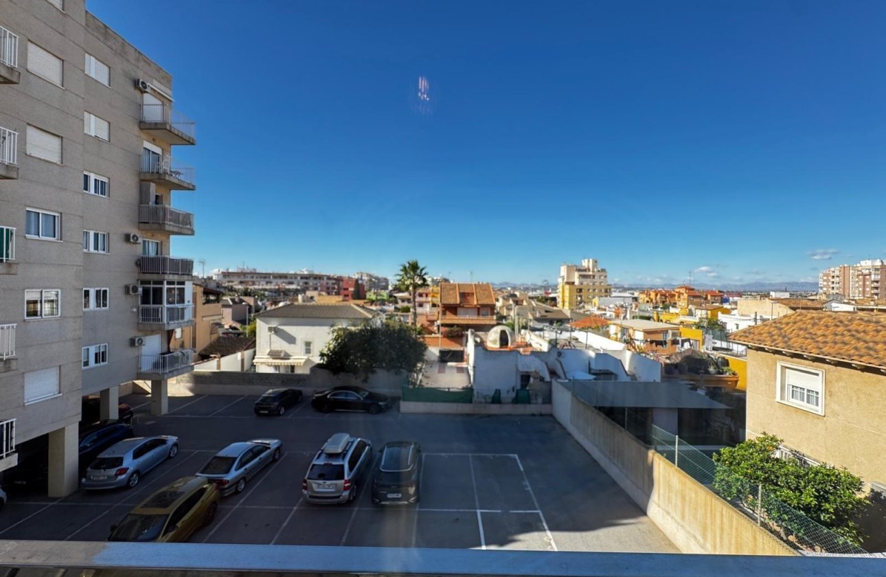 Herverkoop - Appartement -
Torrevieja - Playa del Cura