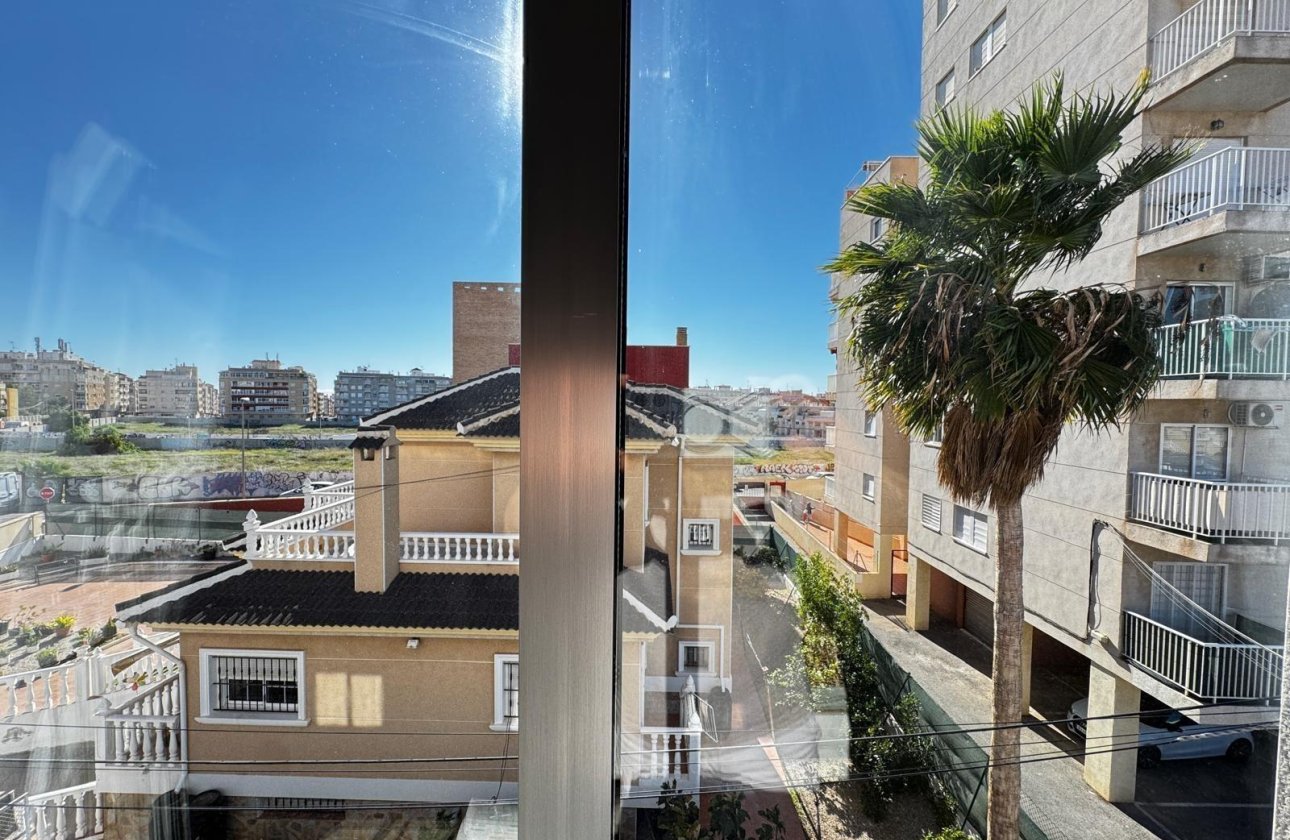 Herverkoop - Appartement -
Torrevieja - Playa del Cura