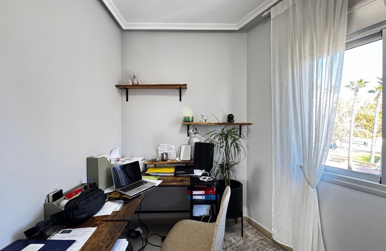 Herverkoop - Appartement -
Torrevieja - Playa del Cura