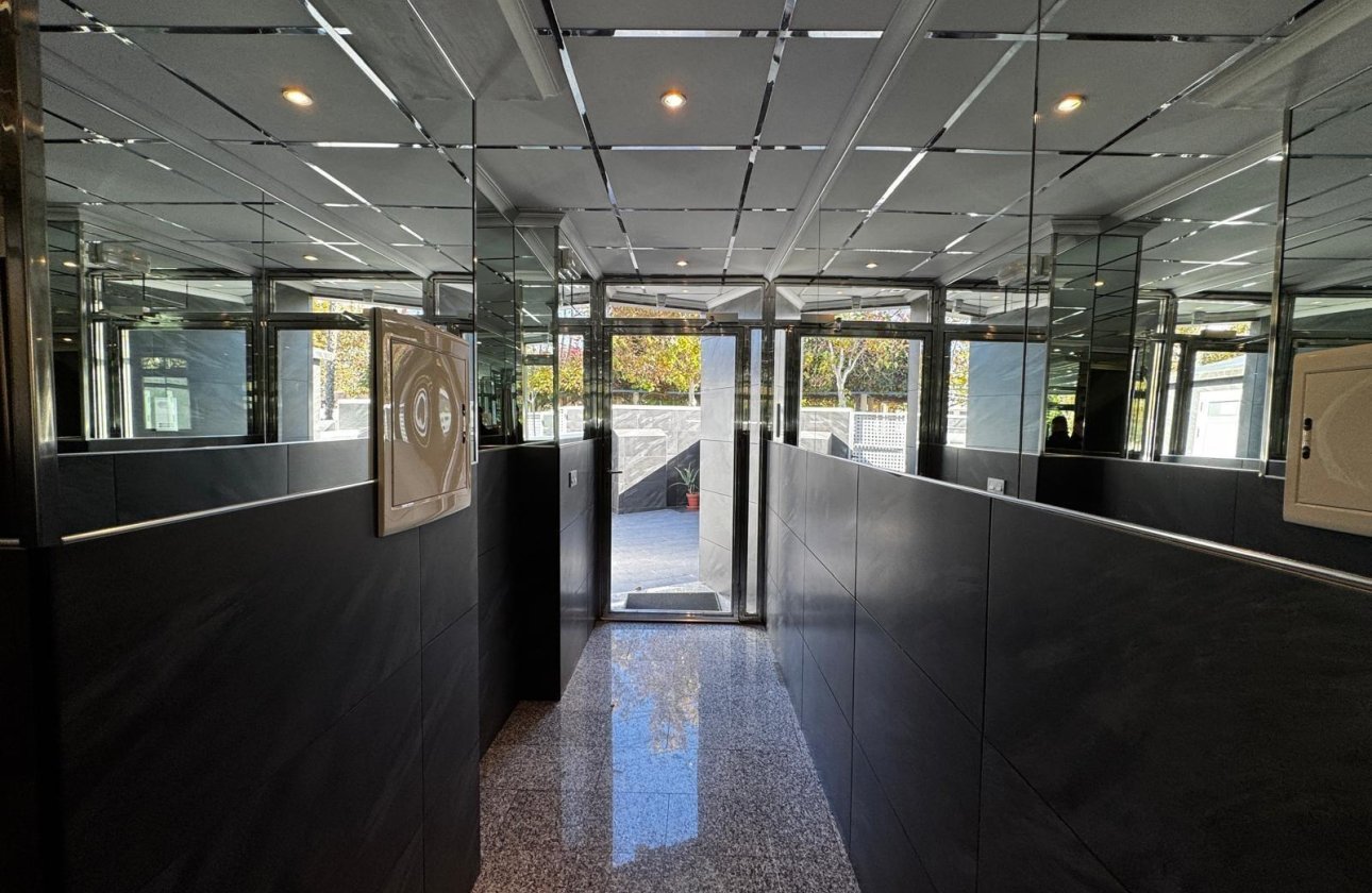 Herverkoop - Appartement -
Torrevieja - Playa del Cura