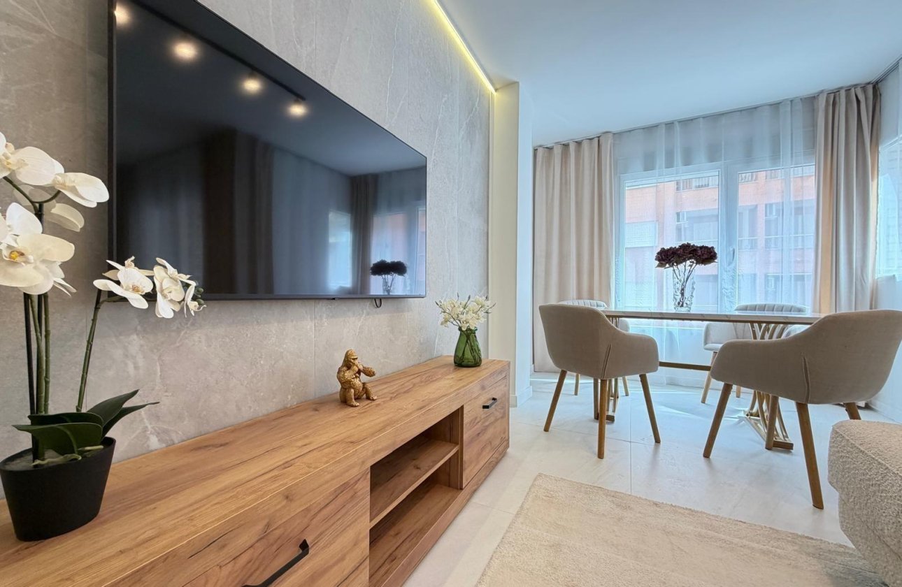 Herverkoop - Appartement -
Torrevieja - Playa del Cura