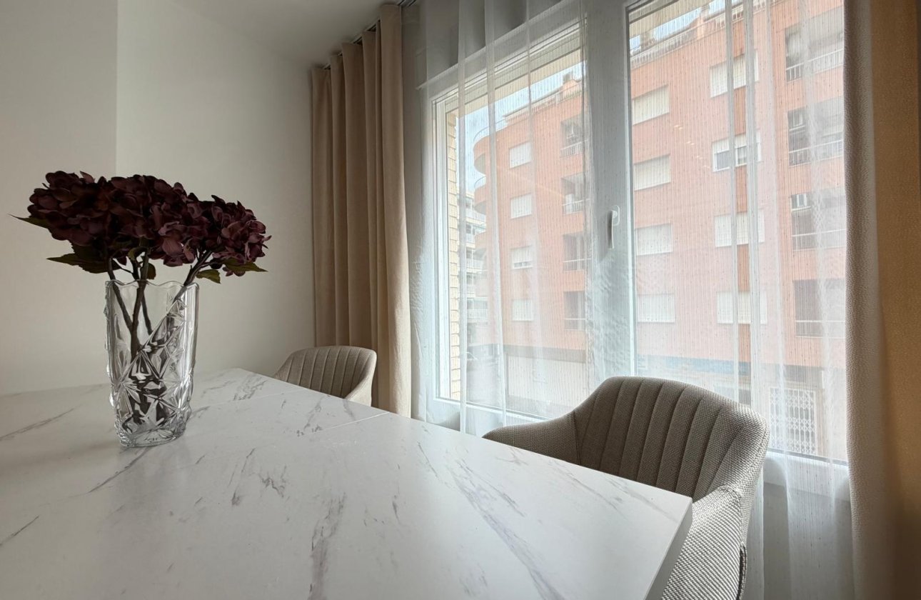 Herverkoop - Appartement -
Torrevieja - Playa del Cura