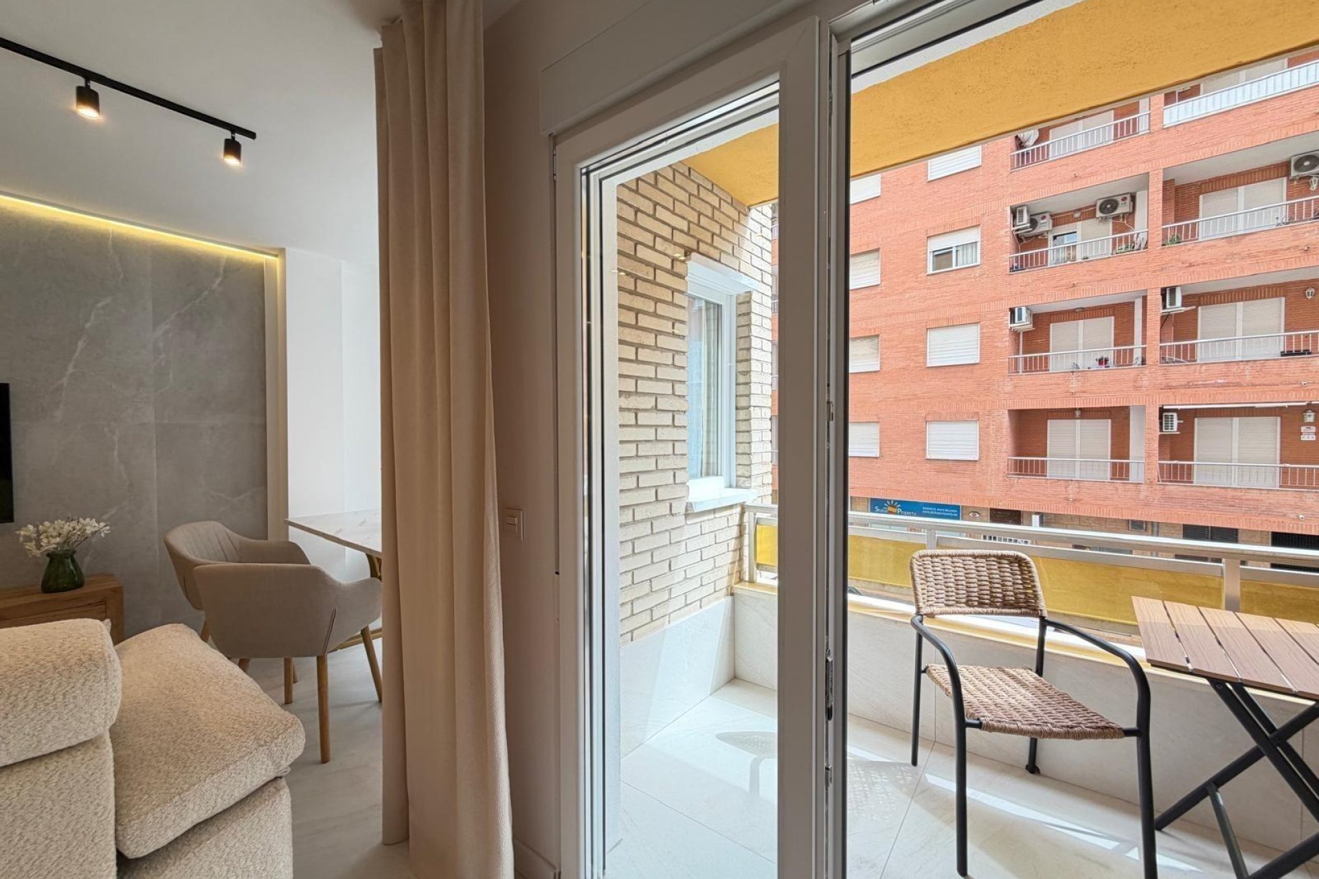 Herverkoop - Appartement -
Torrevieja - Playa del Cura