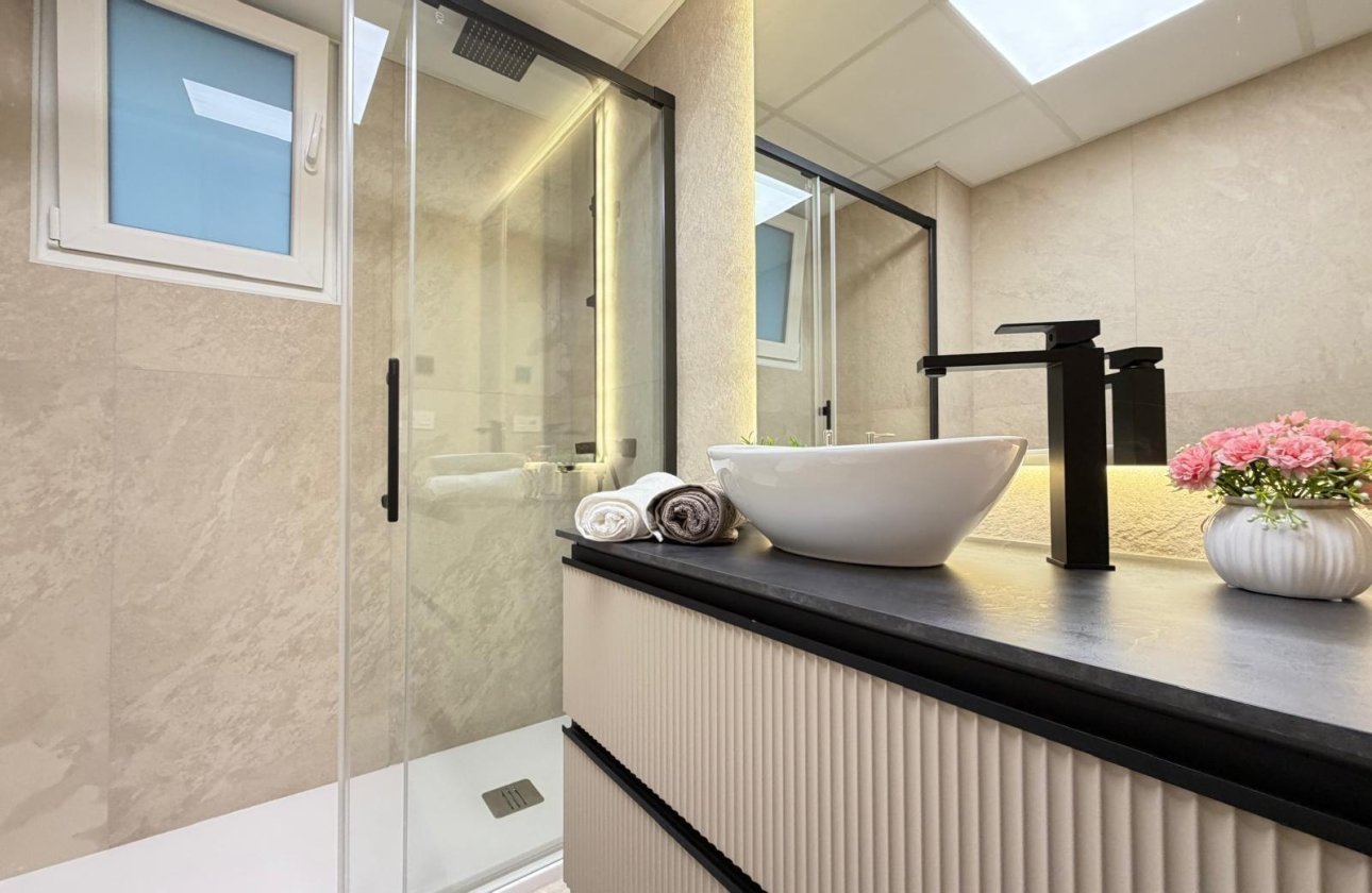 Herverkoop - Appartement -
Torrevieja - Playa del Cura