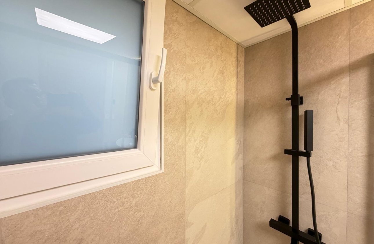 Herverkoop - Appartement -
Torrevieja - Playa del Cura