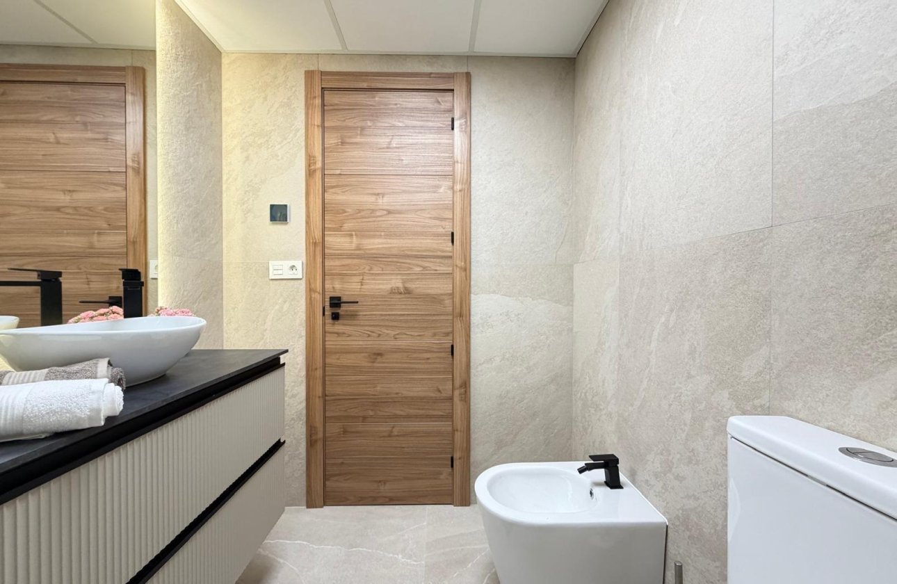 Herverkoop - Appartement -
Torrevieja - Playa del Cura