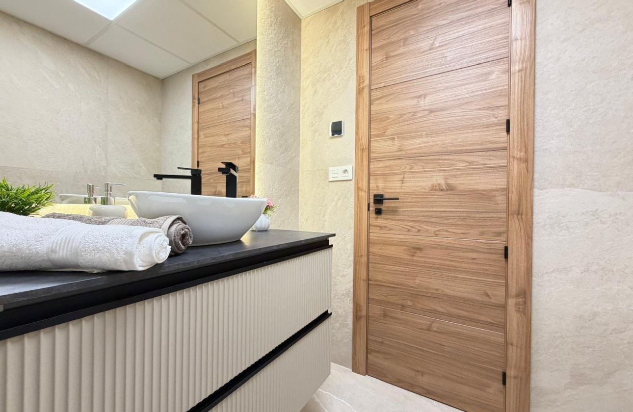 Herverkoop - Appartement -
Torrevieja - Playa del Cura